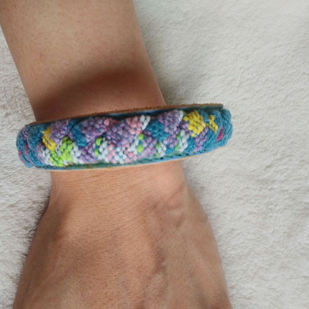 3 for 10) Leather embroidered bracelets